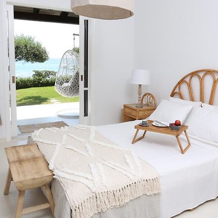 Seafront Calista Beach House With Garden غليفادا المظهر الخارجي الصورة