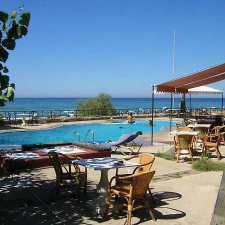 Seafront Calista Beach House With Garden غليفادا المظهر الخارجي الصورة