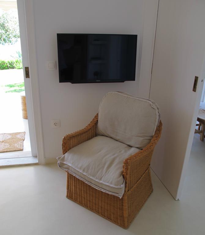 Seafront Calista Beach House With Garden غليفادا المظهر الخارجي الصورة