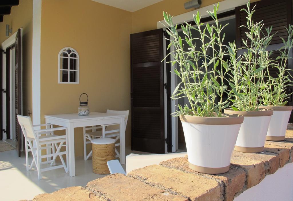 Seafront Calista Beach House With Garden غليفادا المظهر الخارجي الصورة