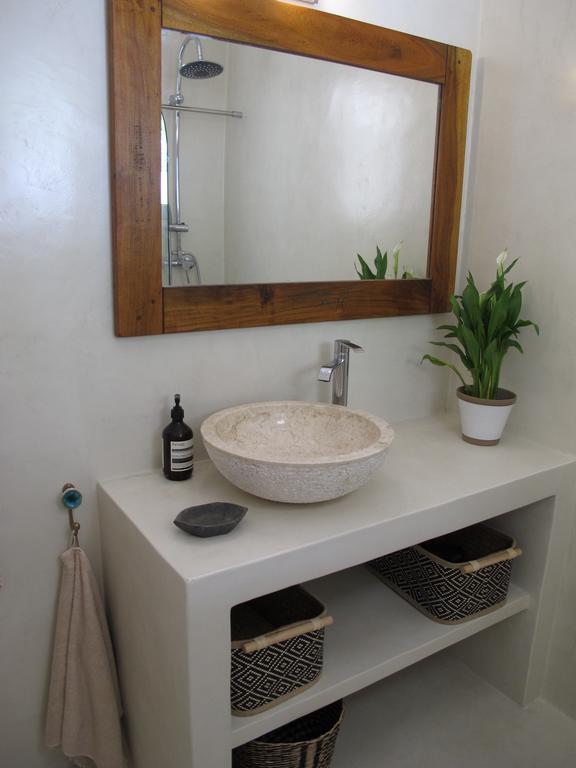 Seafront Calista Beach House With Garden غليفادا المظهر الخارجي الصورة