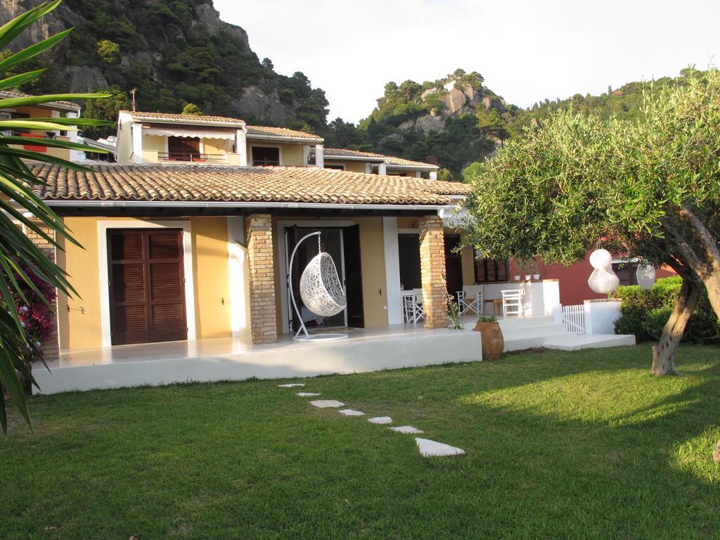 Seafront Calista Beach House With Garden غليفادا المظهر الخارجي الصورة