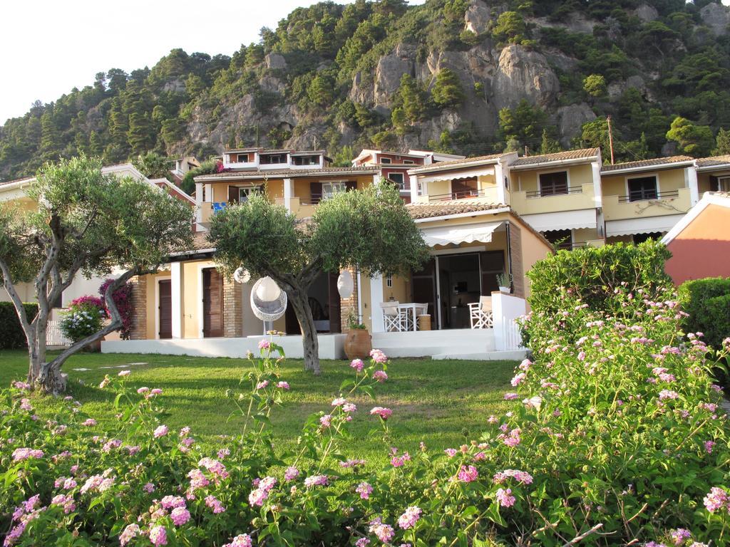 Seafront Calista Beach House With Garden غليفادا المظهر الخارجي الصورة