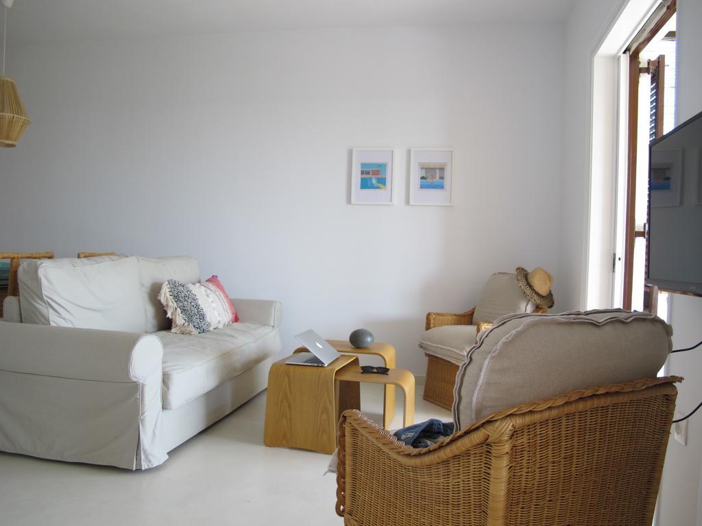 Seafront Calista Beach House With Garden غليفادا المظهر الخارجي الصورة