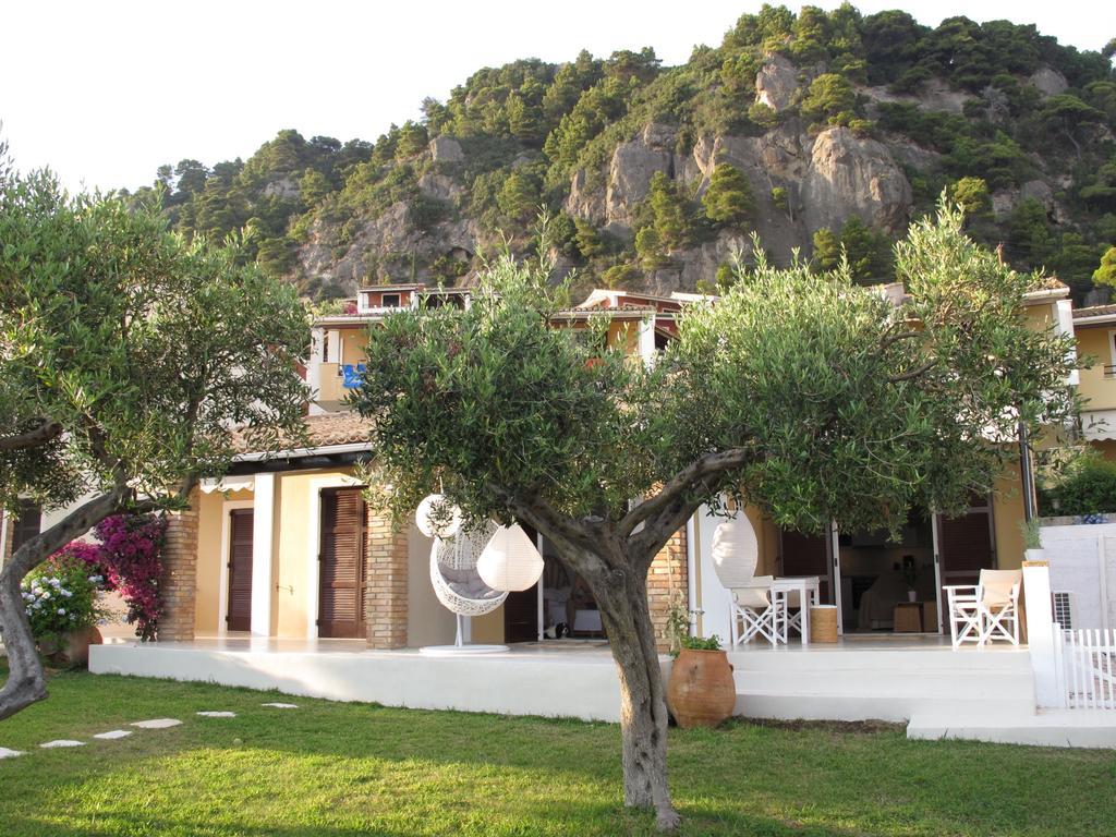 Seafront Calista Beach House With Garden غليفادا المظهر الخارجي الصورة