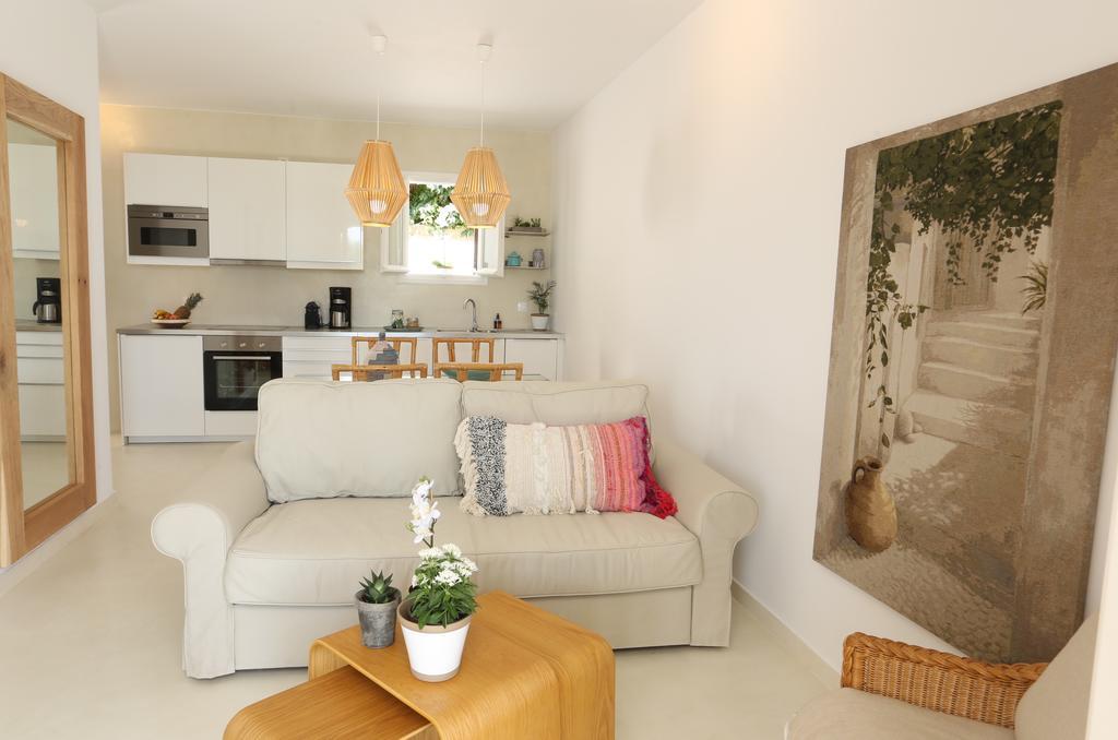Seafront Calista Beach House With Garden غليفادا المظهر الخارجي الصورة