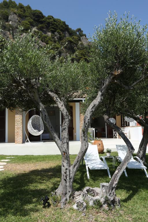Seafront Calista Beach House With Garden غليفادا المظهر الخارجي الصورة