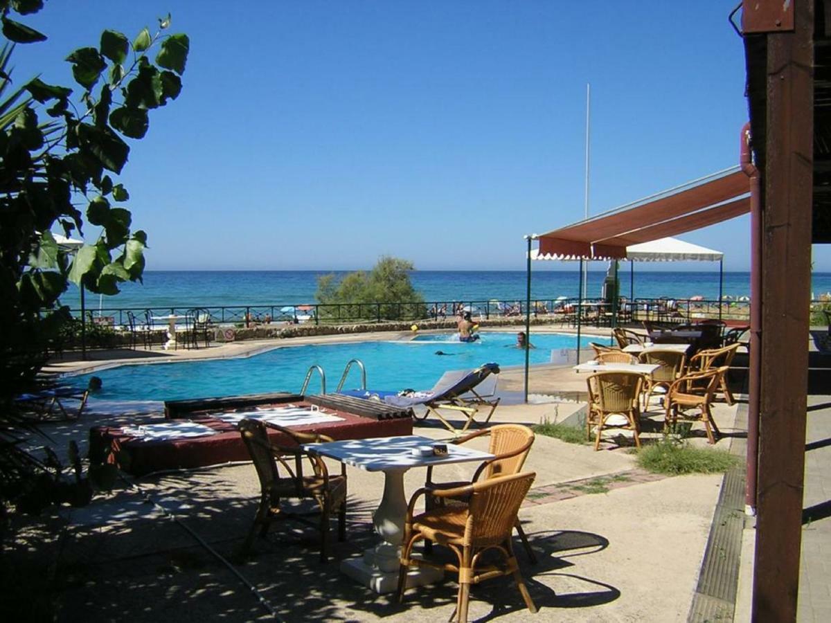 Seafront Calista Beach House With Garden غليفادا المظهر الخارجي الصورة